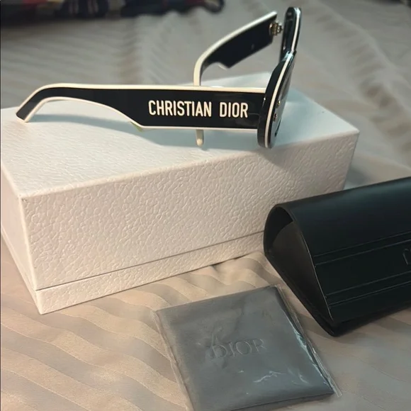 Dior Black Cat-Eye Sunglasses with Black Case and White Box - Picture 2 of 5